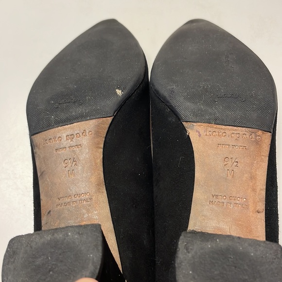 Kate Spade Suede Block Heel Black Pump. - Picture 7 of 11
